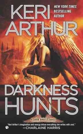 Darkness hunts / Keri Arthur.